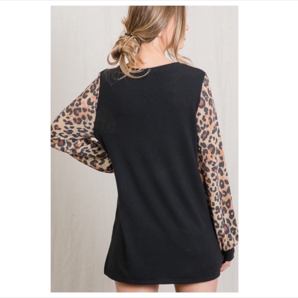 NWT First Love Black Top With Waffle Knit Leopard Print Sleeves Sizes S, M - Picture 4 of 5